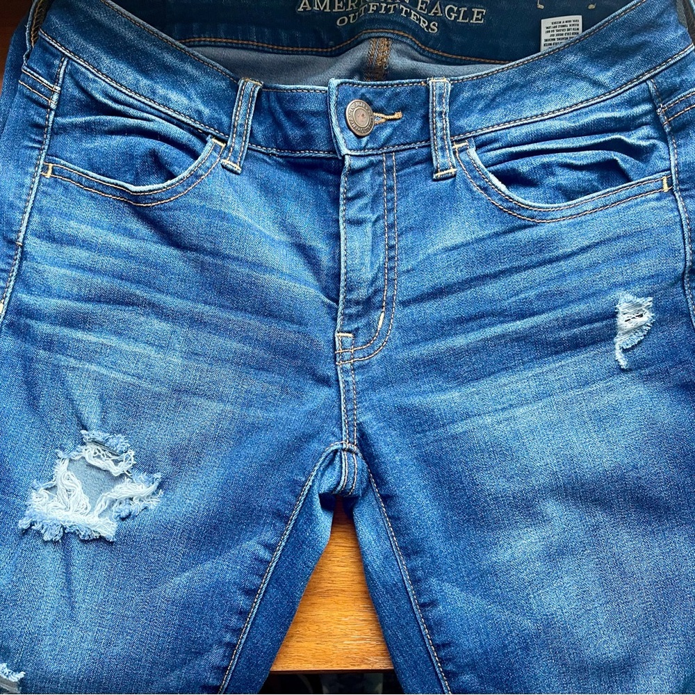 American eagle size 6 extra long distressed jeggings